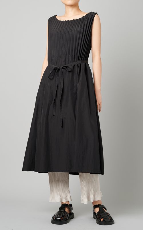 ノースリーブプリーツデザインワンピース