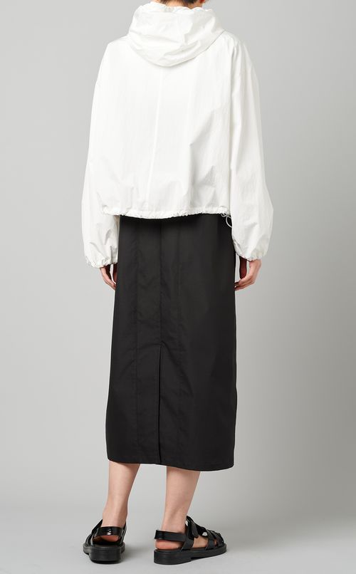 ショート丈フーディジャケット