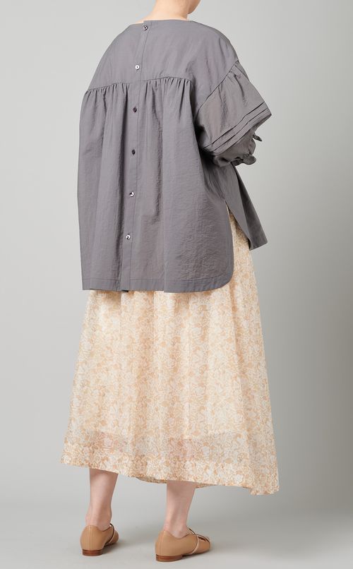 タックブラウス