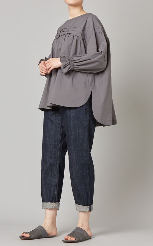 タックブラウス