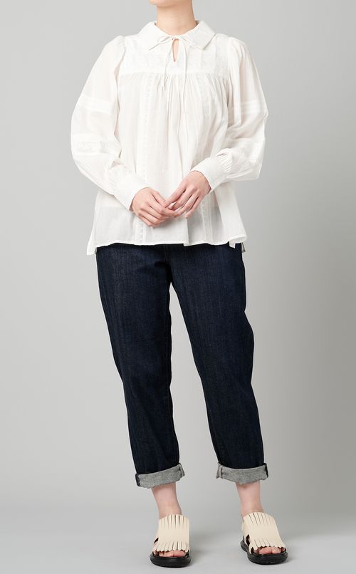 エンブロイダリースモックブラウス