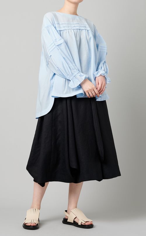 タックブラウス