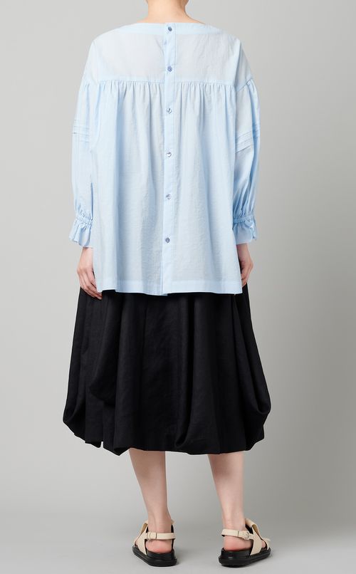 タックブラウス