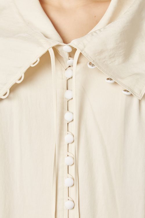 ボタン使いドレープドレス