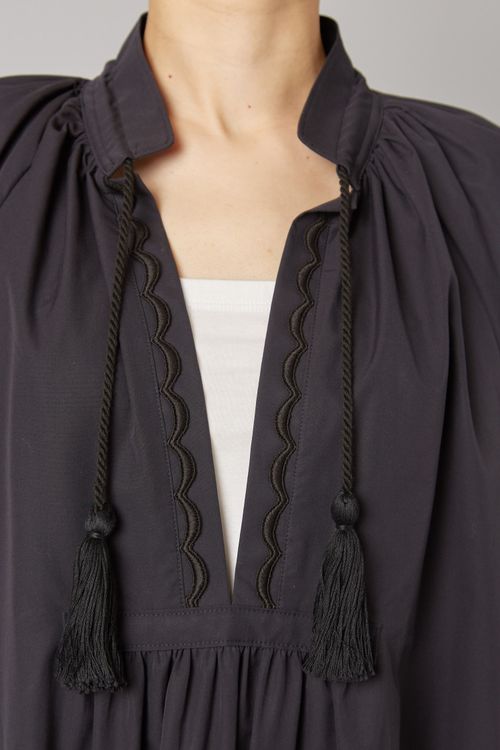 タッセル使いシャツドレス