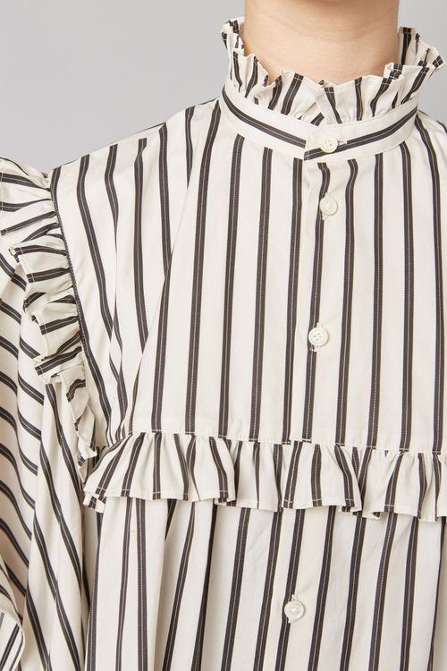 2wayデザインフリルブラウス