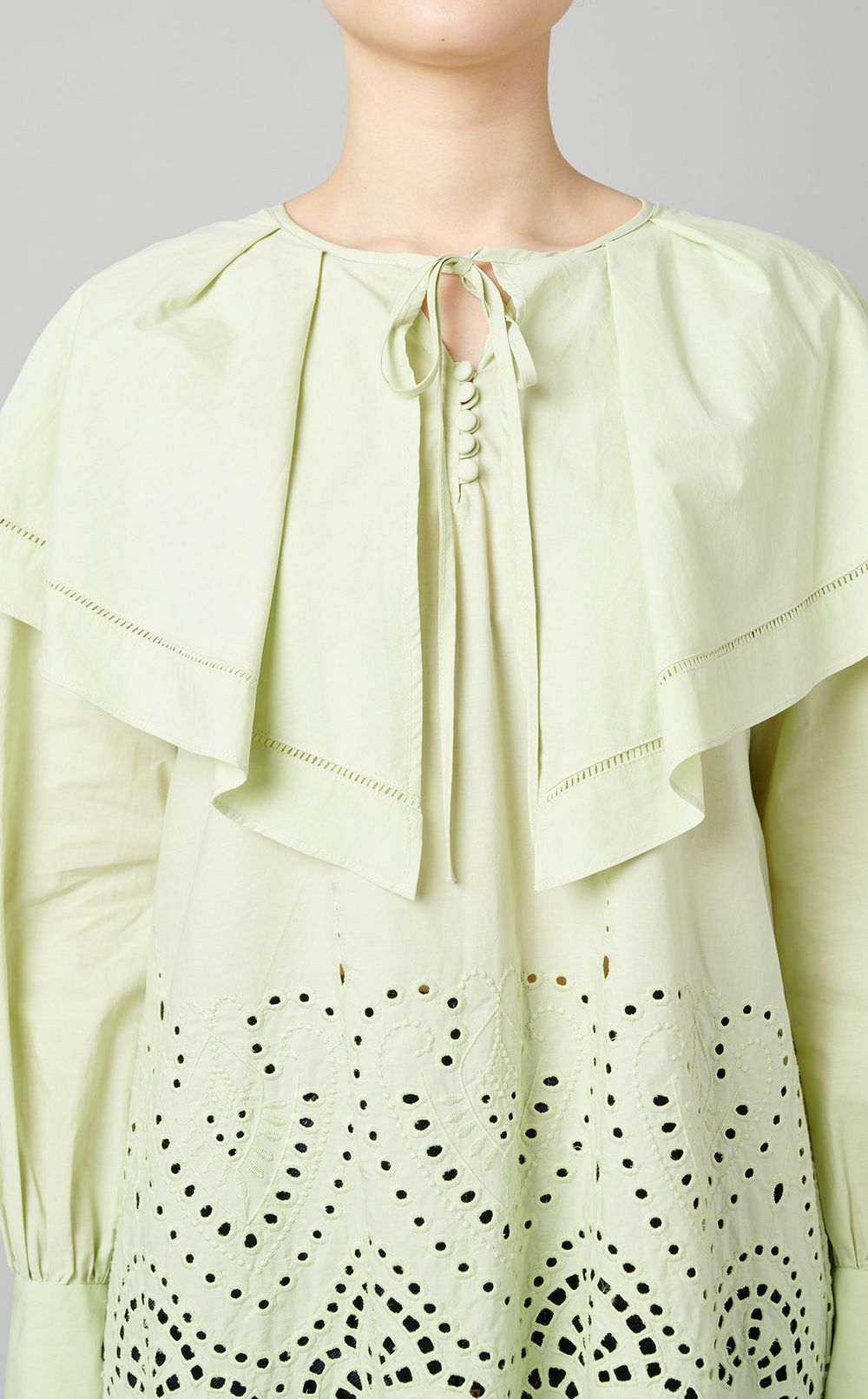 カットワーク刺繍デザインブラウス