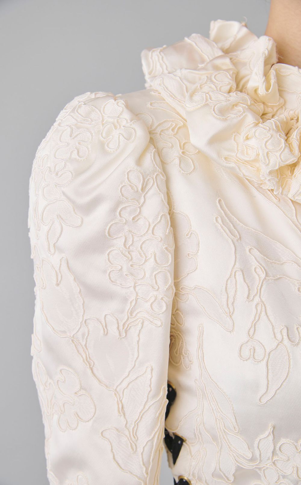 【roop】レースアップフリルミニワンピース