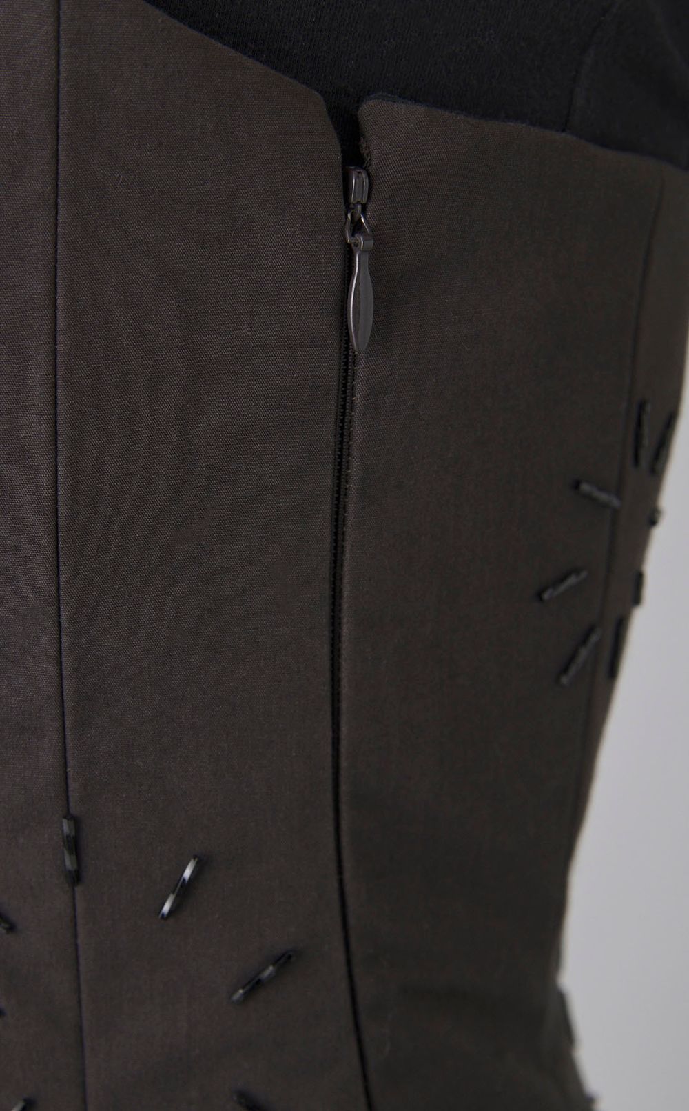 【roop】アシメトリー刺繍ワンピース