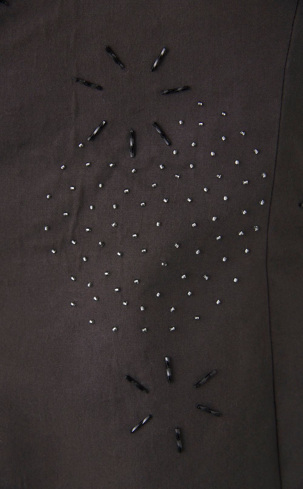 【roop】アシメトリー刺繍ワンピース