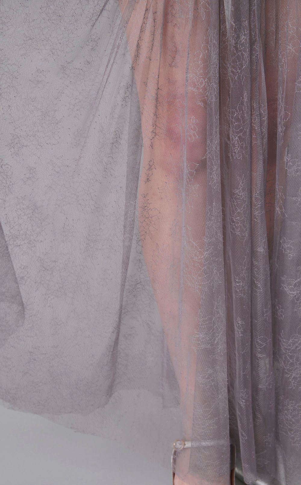 【roop】アシメトリー刺繍ワンピース