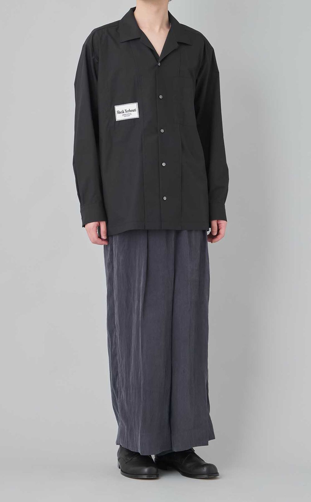 インサイドアウトシャツ