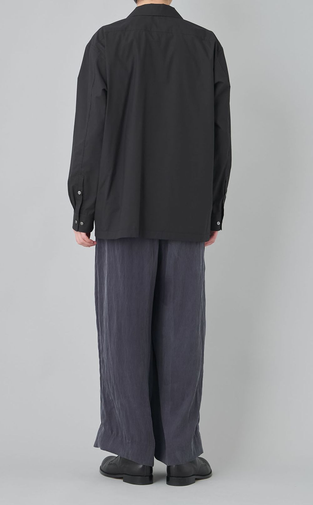 インサイドアウトシャツ