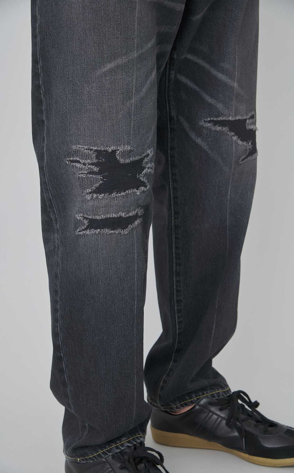 ダメージドデニムパンツ