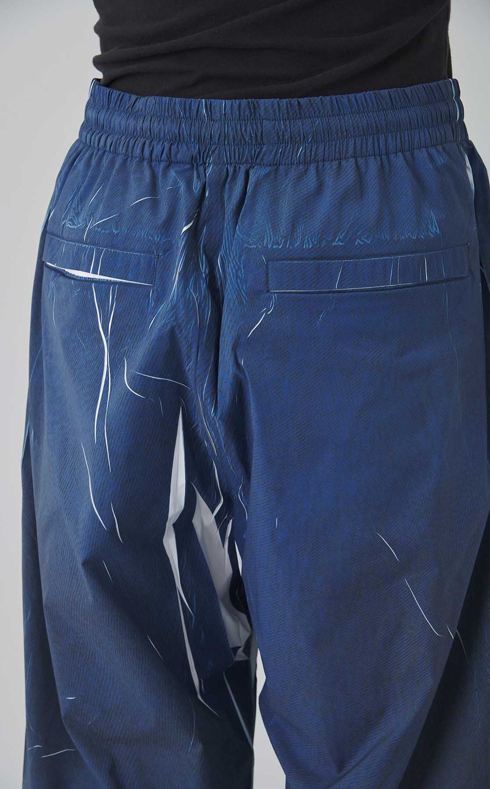 プリンテッドナイロンパンツ