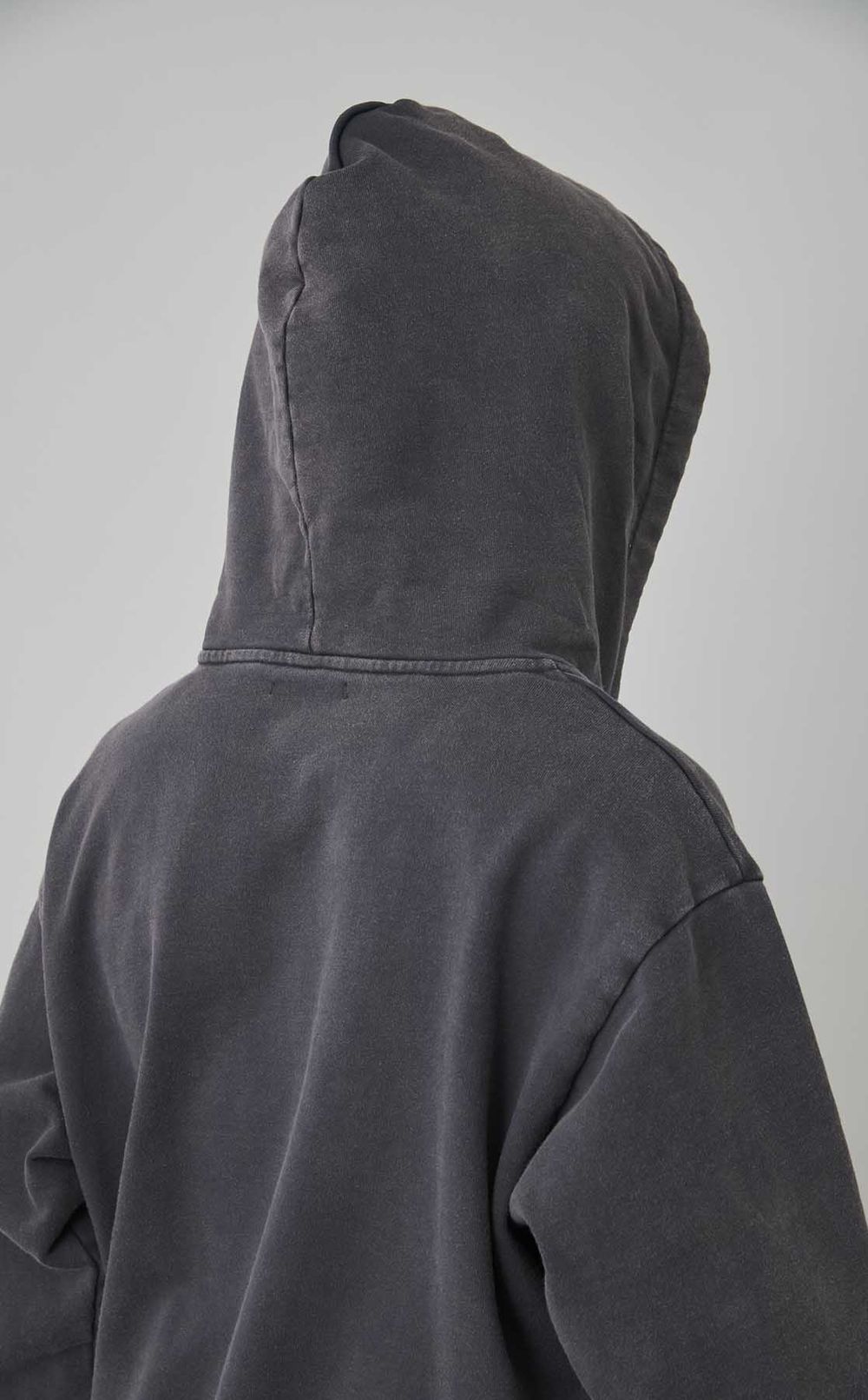 エンブロイダリージップフーディー