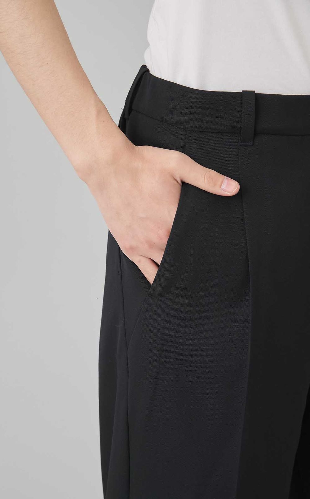 ワンタックストレートウールパンツ