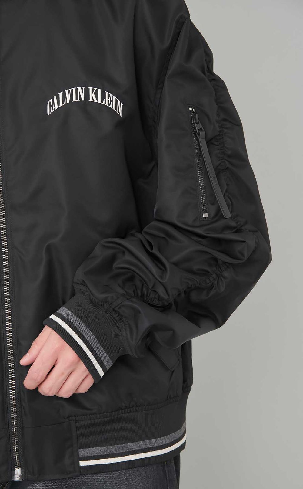 ジップアップナイロンブルゾン