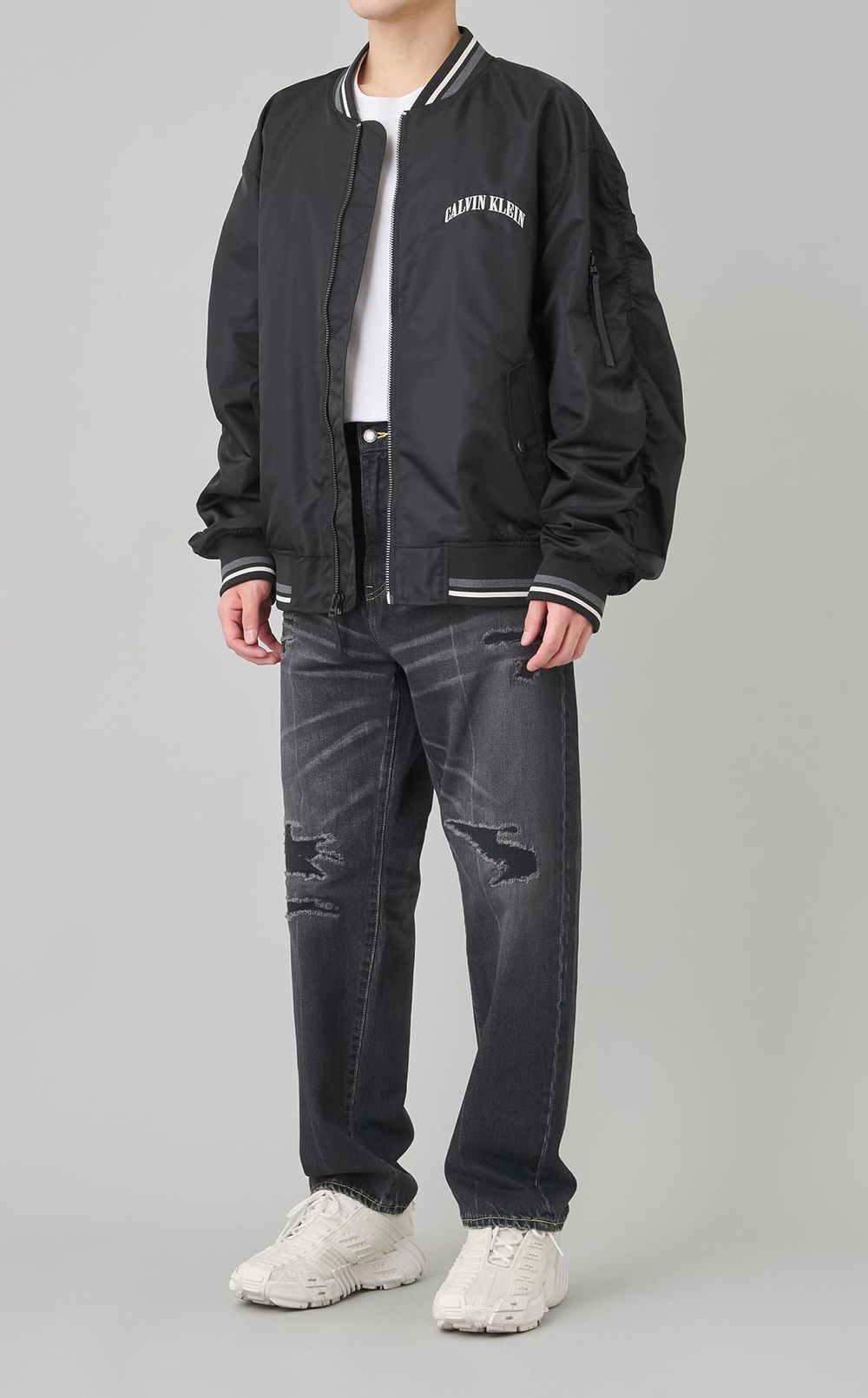 ダメージドデニムパンツ