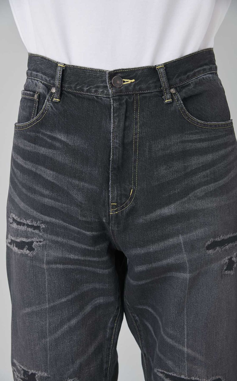 ダメージドデニムパンツ