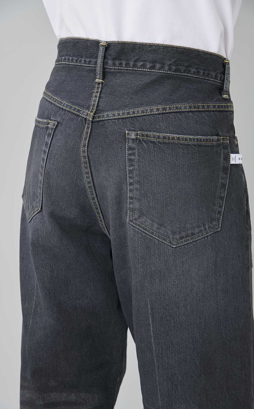 ダメージドデニムパンツ