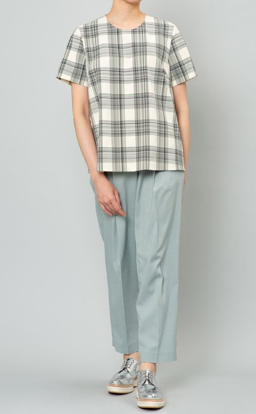 タックテーパードパンツ