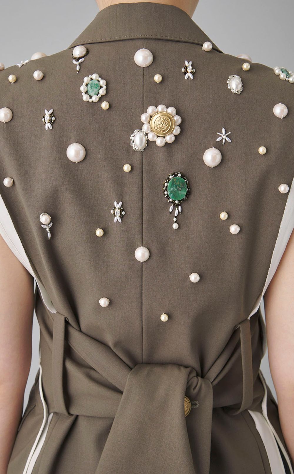 【roop】ビジューベスト