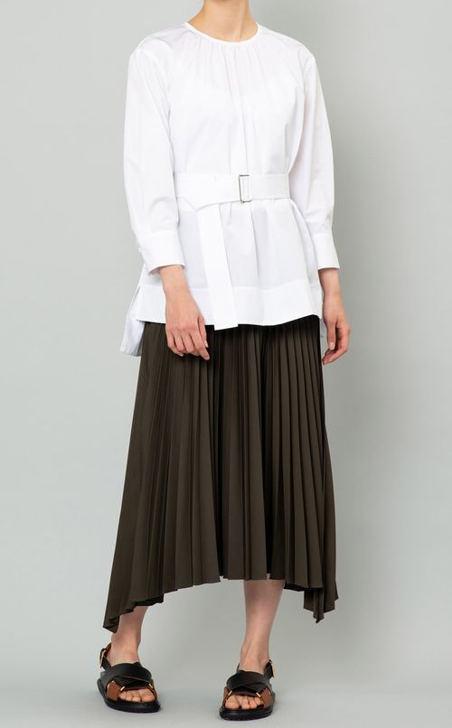 サテンプリーツスカート