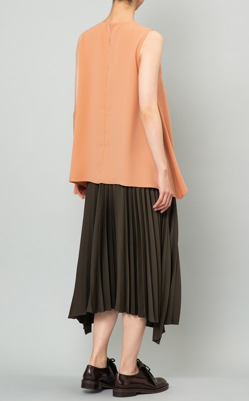 サテンプリーツスカート