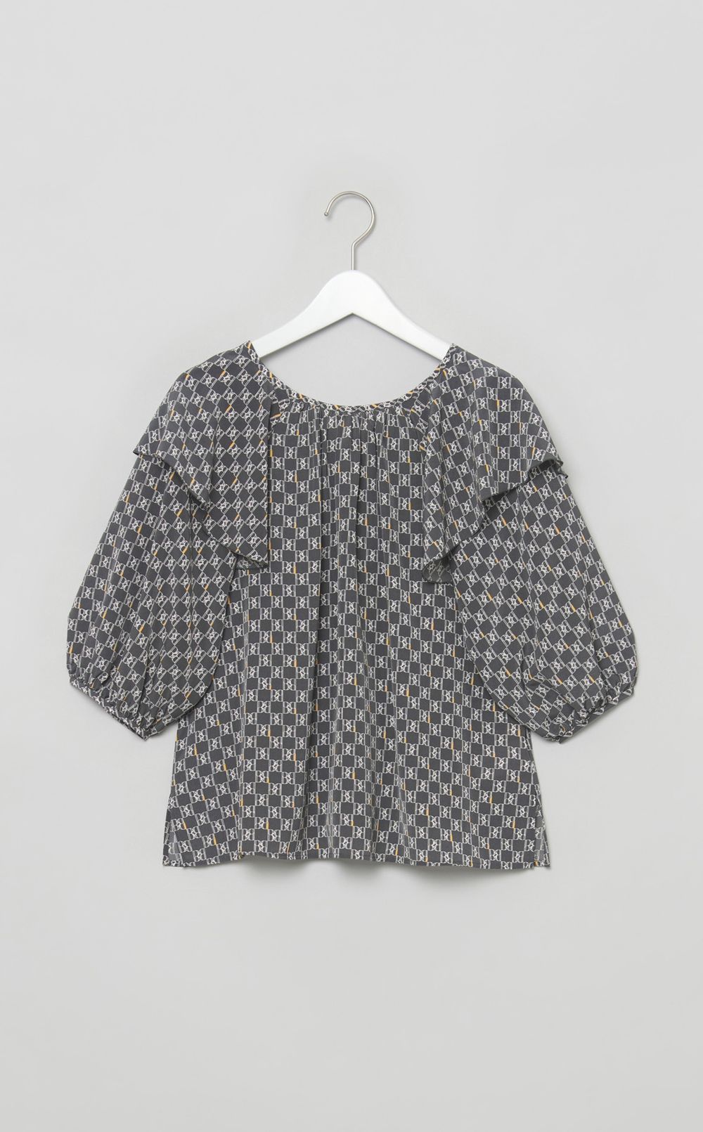 タイポグラフィフロンタブルブラウス