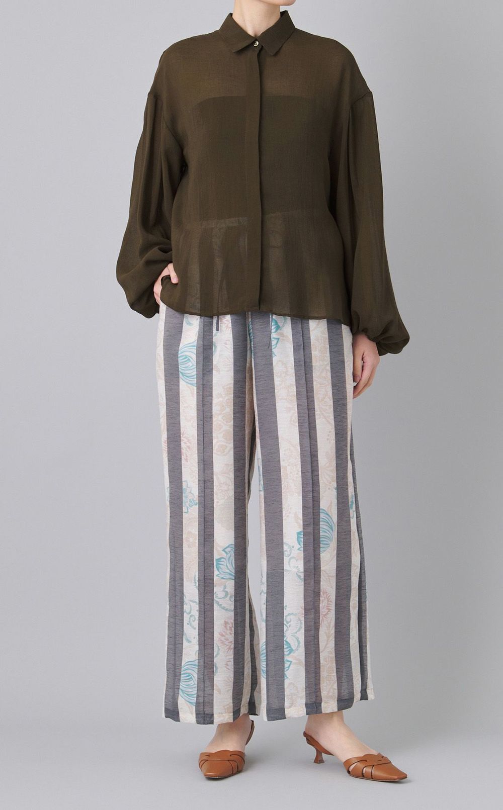 ボリュームスリーブシアーブラウス