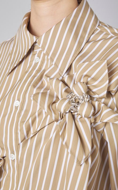 フラワービーズモチーフストライプシャツ