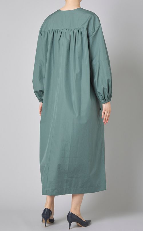 Vネックギャザーボリュームワンピース