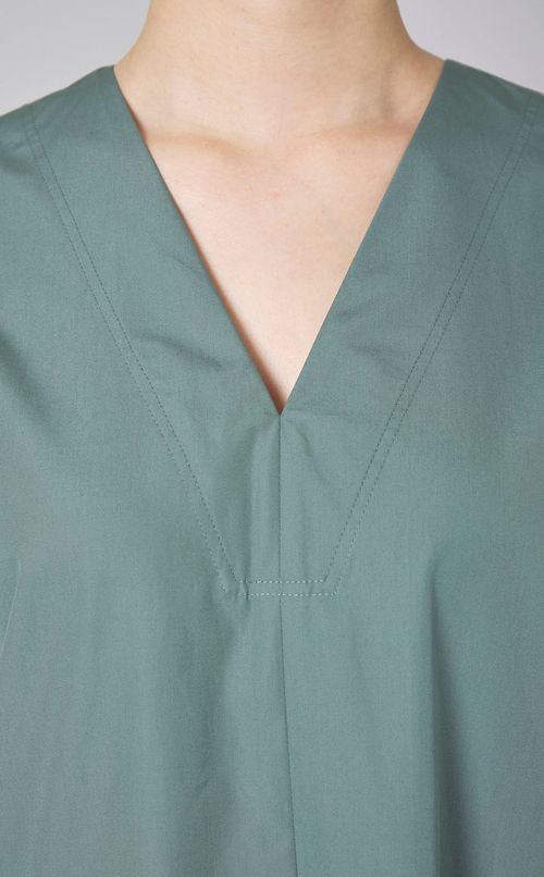 Vネックギャザーボリュームワンピース