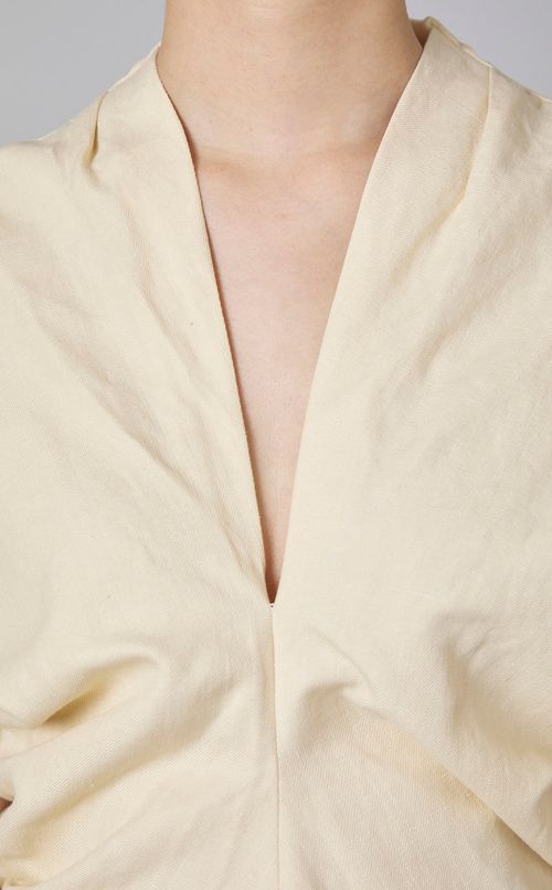 Vネックギャザースリーブトップス