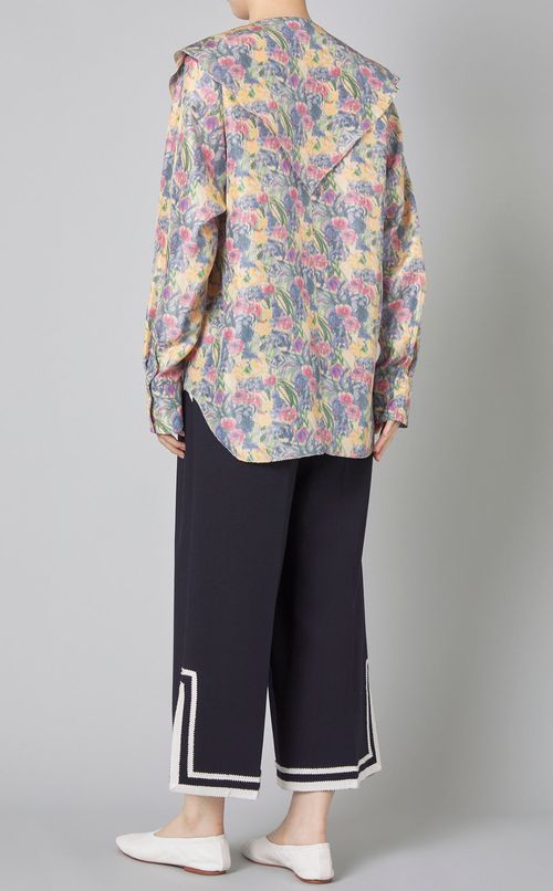 フラワープリントスカーフネックブラウス