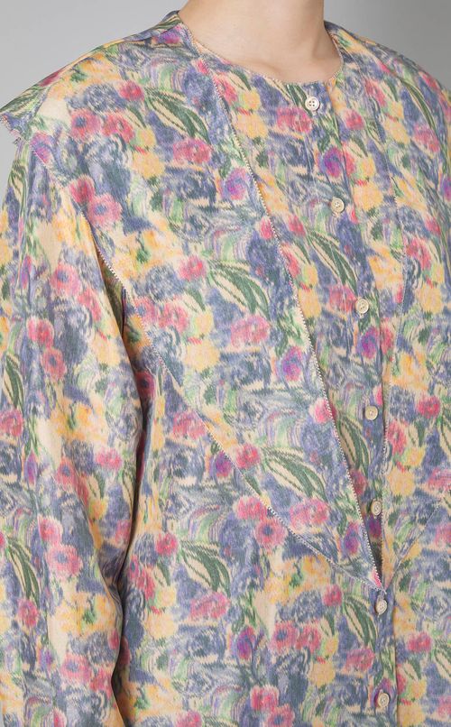 フラワープリントスカーフネックブラウス