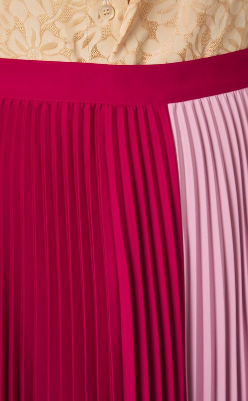 アシンメトリープリーツスカート