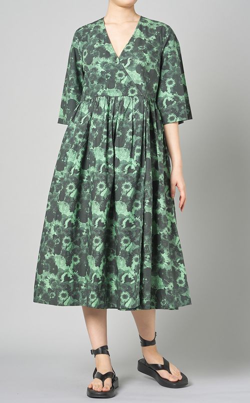 フラワープリントラップギャザードレス