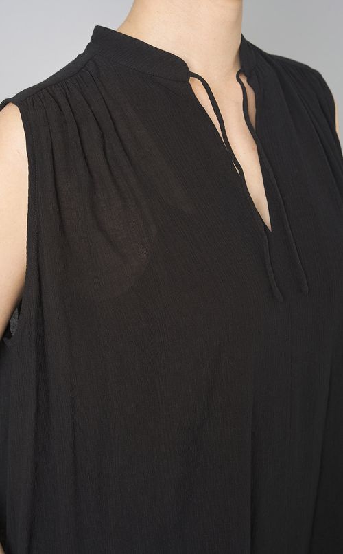 ノースリーブプルオーバーブラウス