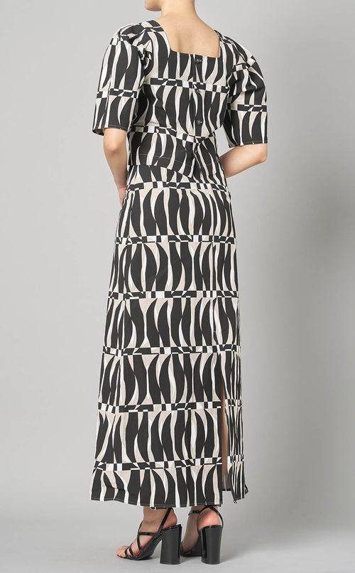 スクエアネックショートプルオーバー