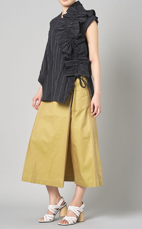 フリルディティールプルオーバー