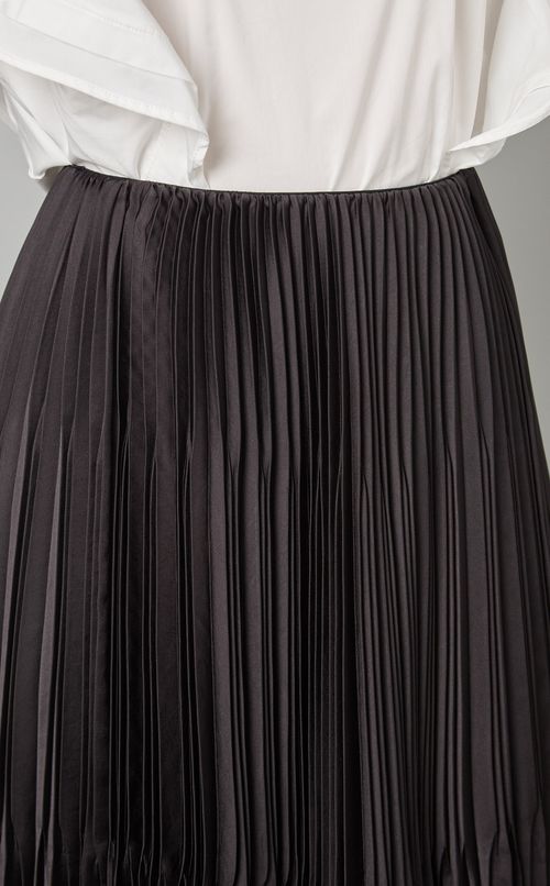 サテンランダムプリーツスカート