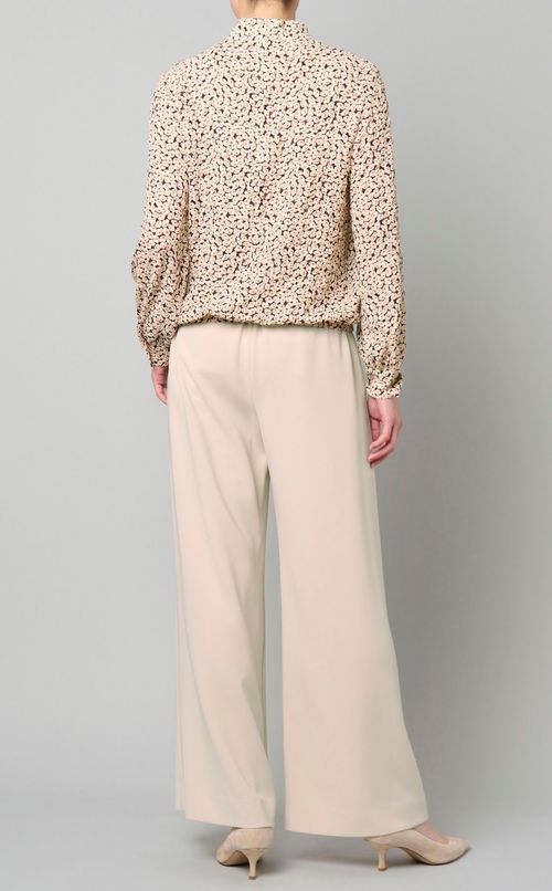 フラワープリントスタンドカラーブラウス