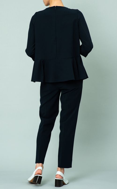 テーパードパンツ