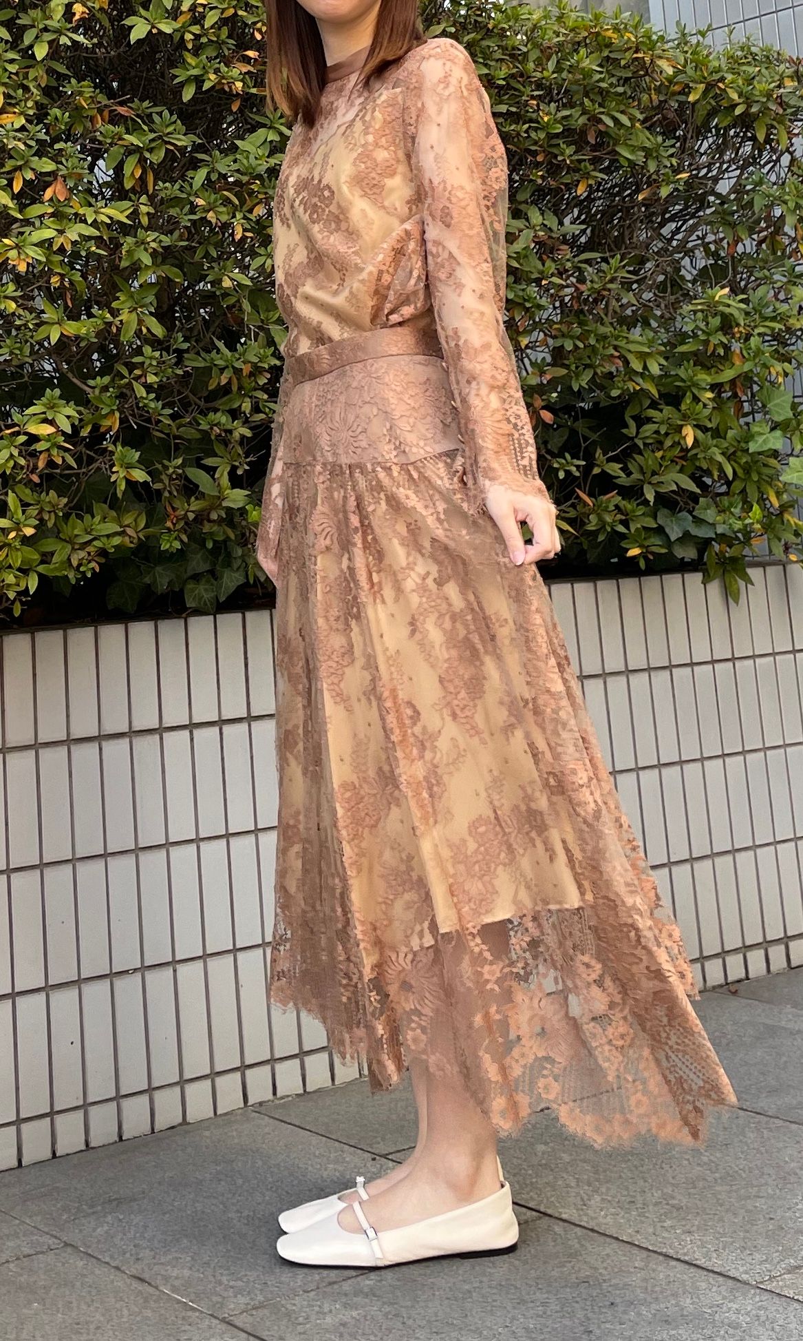アシンメトリー　レーススカート ベージュ Arobe｜アシンメトリーレーススカート