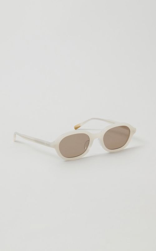 BE021サングラス