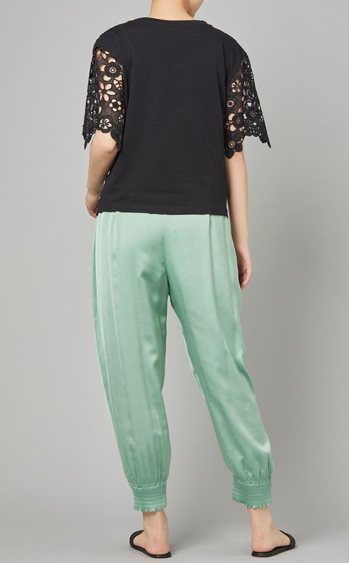 ストレッチサテンタックパンツ