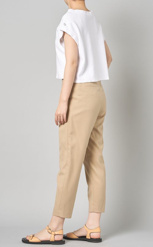 タックテーパードパンツ