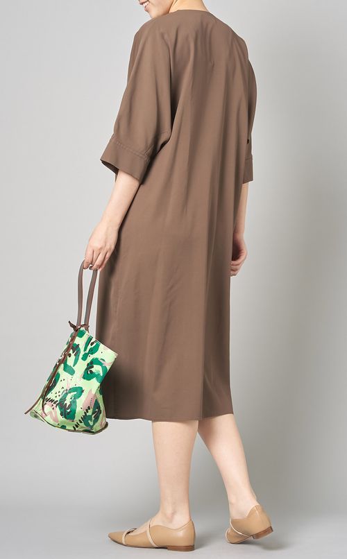 コットンレーヨンノーカラーワンピース